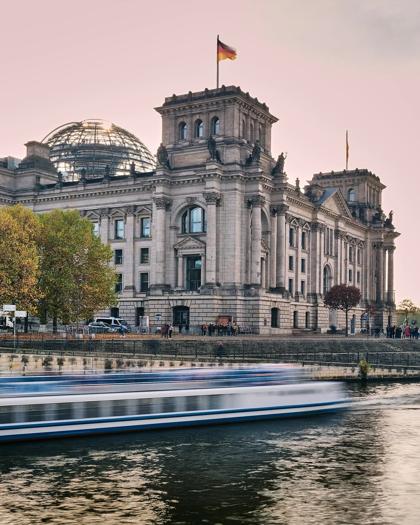 Reichstagsgebäude an der Spree, Berlin